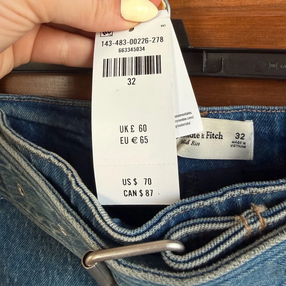 A&F Mid Rise Belted Denim Mini Skort - Picture 4 of 6